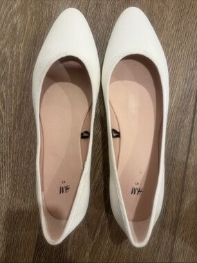 H&M Cream Pointed Toe Ballet Flats